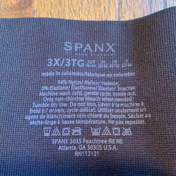 SPANX Look at Me Now Seamless Cropped Leggings-Very Black - Picture 7 of 9